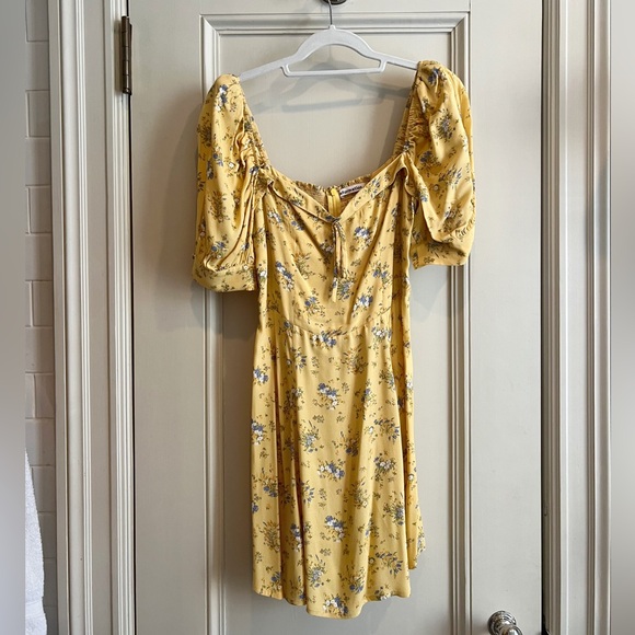 NWOT Reformation yellow Lillet dress in size 4. - Picture 5 of 10